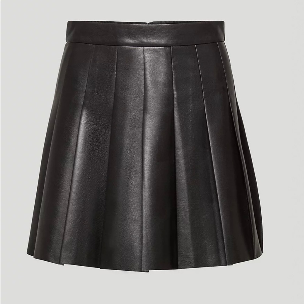 Aritizia Sunday Best olive micro skirt. Never worn and perfect condition